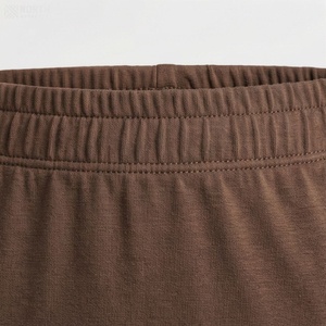 Jupe crayon à taille élastique pour femmes, longueur genou, couleur unie, design fendu, style minimaliste, à porter en toutes saisons - Product Image 4
