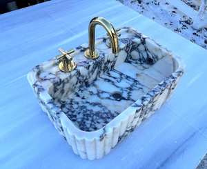 Vasque de salle de bain de luxe en marbre Calacatta Viola cannelé moderne avec égouttoir, idéale pour hôtels et entrepôts, facile à nettoyer - Product Image 2