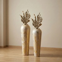 Juego de Jarrones de Piso Dorados Elegantes y Lujosos con Escultura de Hojas en la Parte Superior, Diseño Decorativo Texturizado para Decoración de Interiores del Hogar y Bodas