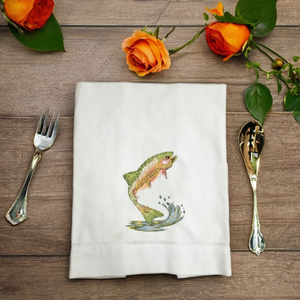 Serviette de table en coton blanc brodée sur mesure avec motif poisson carpe, serviette de thé à ourlet festonné pour la maison, l'hôtel, les mariages et les événements (vente en gros) - Product Image 1
