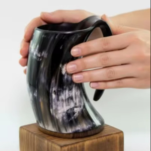 Taza Artesanal de Cuerno de Búfalo Premium, Rústica y Elegante, Material Natural, Textura Única, Artesanía Tradicional Sofisticada - Product Image 1