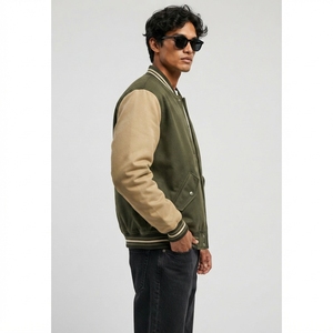 Chaqueta Varsity Premium que Combina Tela Suave, Diseño Clásico y Confección Duradera para una Comodidad con Estilo en Cualquier Época del Año - Product Image 3