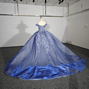 Robe de bal moderne en mousseline rose sirène, ornée de perles, à volants, col en V, traîne chapelle et épaules dénudées - Product Image 5