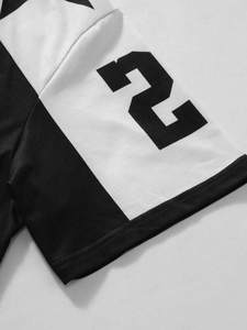 Camiseta de fútbol americano negra y blanca para hombre, talla grande, de malla, con estampado de estrellas y números, estilo oversize, cuello en V, para verano y deportes. - Product Image 4