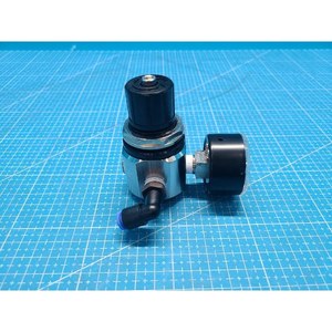 Régulateur de précision pneumatique SMC SR3100-02, utilisé comme pièce détachée pour équipement semi-conducteur d'occasion - Product Image 4
