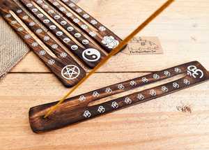 Juego de Porta Incienso de Madera con Diseño de Huella de Pata Om Yin Yang, Atrapasalpicaduras de Sándalo Hecho a Mano para Uso Religioso - Product Image 3