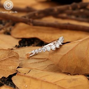 Bague d'éternité classique pour femme en argent 925 avec moissanite taille coussin, sertie à griffes, certifiée IGI, par Charm Jewells - Product Image 2