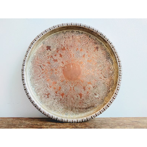 Assiette de présentation en métal au design élégant, idéale pour les mariages et les réceptions, en cuivre, parfaite pour les dîners raffinés. - Product Image 1