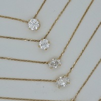 Collar Clásico de Plata para Mujer RAAMAA Jewelry, Elegante y Sencillo, con Diamante Ovalado Cultivado en Laboratorio de 0.32ct en Oro de 18K y Piedra Lateral de 0.50ct