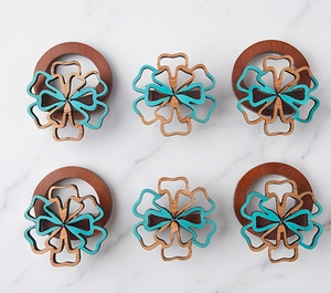 Anneau de serviette en bois moderne avec accents turquoise pour une décoration de table rustique, idéal pour la maison et la cuisine - Product Image 3