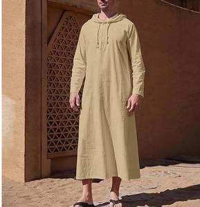 Nouveau design – Vente en gros de thobes élégants marocains, qatariens, turcs, islamiques en coton pour hommes – Thobes Jubbah unis teints avec capuche, respirants - Product Image 3