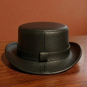 Chapeau haut de forme en cuir personnalisé de haute qualité pour hommes, coiffe structurée classique avec finition de surface premium, design sur mesure et vente en gros - Product Image 4