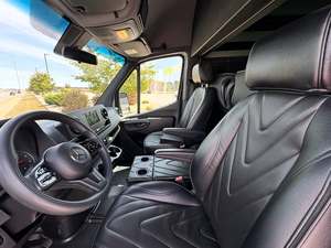 Mercedes-Benz Executive Shuttle Sprinter 2022 usado, 15 pasajeros - Product Image 2