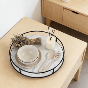 Elegante Plato Giratorio de Mármol Blanco con Borde Metálico, Ideal para Centros de Mesa y Servir Aperitivos en Reuniones - Product Image 5