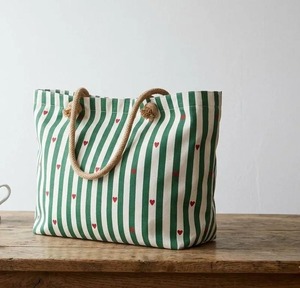 Sac fourre-tout en coton écologique tendance, réutilisable pour les courses, sac de transport matelassé fait main pour les voyages et le travail - Product Image 1