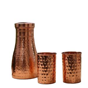 Ensemble Carafe à Eau en Cuivre avec Deux Verres, Finition Martelée à la Main, Bouteille de Service Réutilisable, Vaisselle pour la Maison et les Dîners, Articles Cadeaux - Product Image 3