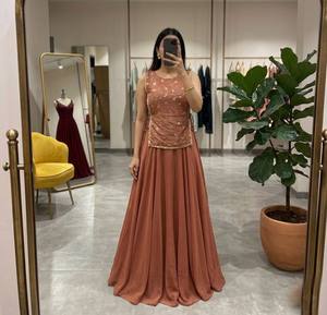Ensemble Kurta et Lehenga en soie croustillante, directement de l'usine, pour événements culturels, disponible en qualité et prix d'exportation. - Product Image 6