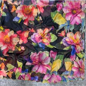 Exquisito Sari chino tradicional con elegante estampado floral y elaborado a mano Katdana - Product Image 2
