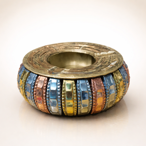 Cendrier en laiton fait main de style vintage avec détails métalliques multicolores, durable et portable pour la salle de fumeurs, le bureau et la décoration intérieure - Product Image 6