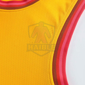 Uniforme de Baloncesto Personalizable de Diseño Premium, Malla Transpirable de Poliéster, Construcción de Alta Calidad para Mayor Comodidad y Durabilidad - Product Image 4