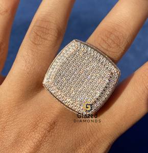 แหวนแต่งงานผู้ชายเงินแท้ 925 ดีไซน์ฮิปฮอป ประดับเพชรโมอิสซาไนต์ทรงกลมเจียระไนแบบบริลเลียนท์ ความใส VVS เต็มวง - Product Image 1