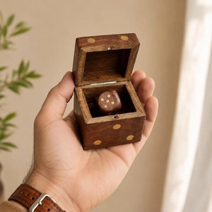 Boîte de rangement artisanale en bois, petite et carrée, en forme de dés, avec motif et ensemble de cinq, pour la maison, l'organisation et la décoration artisanale - Product Image 2