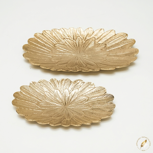 Bandeja de Metal Martillado Dorado Hecha a Mano con Asas - Plato de Servir Texturizado con Acabado de Latón Decorativo para Hogar y Hotel de Lujo - Product Image 1