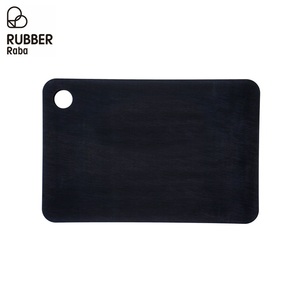 Tabla de cortar RUBBER Raba, negra mate, hecha en Japón, tabla de cortar de caucho sintético, utensilio de cocina, ligera, fácil de limpiar - Product Image 1