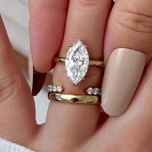Elegante Anillo de Compromiso Solitario de Moissanita 925 de 4.0Ct con Corte Marquesa y Halo Oculto en Plata de Ley, Anillo de Boda en Venta para Exportación - Product Image 5