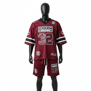 ชุดเสื้อฟุตบอลชายแบบสั้น 160 GSM ผ้าโพลีเอสเตอร์ตาข่ายระบายความชื้น สีแดงเลือดหมู แขนเสื้อสีดำ พร้อมปักโลโก้ทีมตามสั่งสำหรับชุดผู้ชาย - Product Image 4