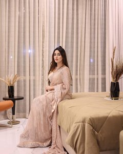 Sari en Georgette Fantaisie Brodé avec Dentelle à Sequins et Blouse Non Cousue Pêche 74711 - Product Image 3
