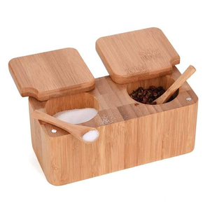 Boîte à épices de luxe carrée en bambou avec 2 pots pivotants pour sel et poivre, couvercle magnétique et mini-cuillère - Product Image 1