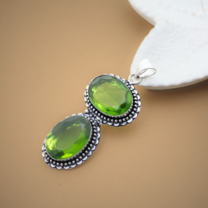 Pendentif rectangulaire en pierre précieuse vert péridot – Pendentif en argent plaqué - Product Image 4