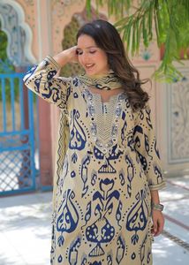 Ensemble de costume de créateur en coton beige bleu premium 60x60 avec kurta imprimé, pantalon assorti et dupatta pour femmes, vêtements ethniques - Product Image 2
