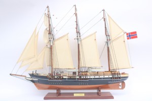 Maqueta de Barco Británico de Madera Natural Color Negro ENDURANCE - Artesanía Independiente para Decoración Náutica, Colección de Arte y Negocios - Product Image 2