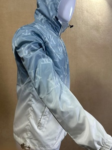 Blouson bomber à capuche pour homme, motif lettres bleues, coupe fine, coupe-vent zippé avec logo frontal, vêtement d'extérieur décontracté - Product Image 3