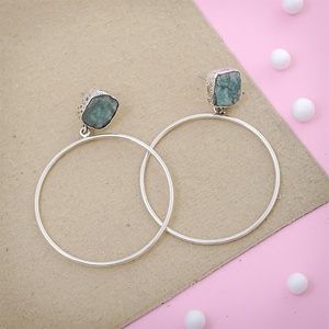 Pendientes de Aro de Plata con Aguamarina Natural en Bruto, Piedra Genuina Azul Verde, Joyería Minimalista para Mujer - Product Image 5