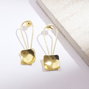 Pendientes colgantes geométricos con forma de llave para mujer |   Pendientes de Fiesta Elegantes con Baño de Aleación de Latón y Cobre - Product Image 1