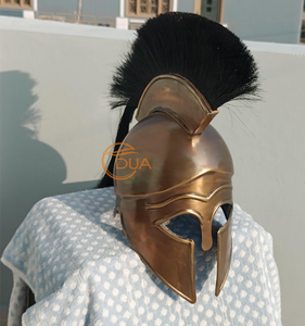 Casque corinthien grec médiéval - Armure en fer poli finition laiton antique avec plume en crin noir pour Halloween et Noël - Product Image 4