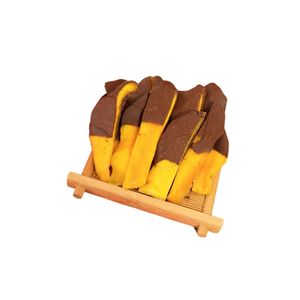 มะม่วงอบแห้งคุณภาพสูงเคลือบช็อกโกแลต ขายส่ง แพ็คเกจตามสั่ง ช็อกโกแลตดำเคลือบ รสหวานอมเปรี้ยว มะม่วงเคลือบช็อกโกแลตดำ สำหรับการค้าระหว่างประเทศ - Product Image 1