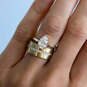 Bague de fiançailles solitaire en diamant de laboratoire 3 carats en forme de poire, sertie clos, avec bande de 1,8 mm, en or massif 14 carats, bijoux fins - Product Image 6