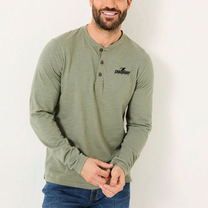 Camiseta Henley de calidad premium con diseño cómodo y ligero, tacto suave y diseño clásico. - Product Image 1