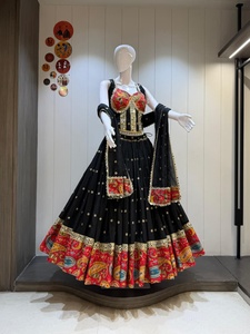 Lehenga Choli Tradicional de Seda Vichitra con Lentejuelas y Bordados Butti, Especial para Navratri, Estilo Indio-Pakistaní, para Bodas y Eventos Étnicos - Product Image 2