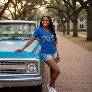 เสื้อยืดคอกว้างพิมพ์ลายตัวอักษร Sigma Gamma Rho สำหรับผู้หญิง เสื้อยืดลำลองผ้าฝ้าย พิมพ์ลายตัวอักษรกรีกตามสั่ง เสื้อผ้าแฟชั่นสตรีทแวร์ - Product Image 1