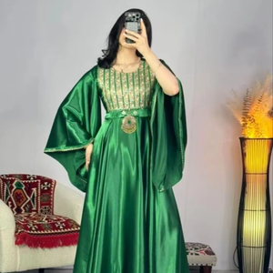 Impresionante vestido cultural afgano de satén verde esmeralda con intrincados bordados dorados en el cuerpo y amplias mangas acampanadas. - Product Image 1