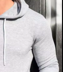 Sweat à capuche oversize en molleton de coton et polyester avec double capuche, poche et poignets côtelés pour un style décontracté contemporain - Product Image 6