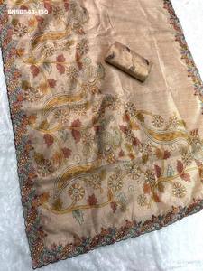 Sari de Seda Negra de Excelente Calidad, Diseño Moderno y Elegante, con Bordado a Hilo y Estampado Digital, Venta al Por Mayor - Product Image 5