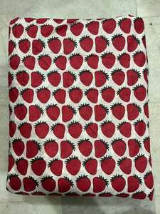 Tela de Algodón Estampada con Fresas Personalizada para Vestidos de Verano para Niños, Uso Textil del Hogar, Tela para Cortinas y Fundas - Product Image 5