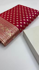 Colección de Sarees de Seda Satén Banarasi de Lujo Tejidos a Mano, Elegante Tejido Zari, Diseño Floral Buti Tradicional, Protección Solar - Product Image 5