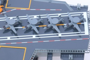Portaaviones USS RONALD REAGAN CVN-76 - Maqueta de Barco de Guerra Estadounidense de Madera Pintada a Mano - Product Image 4